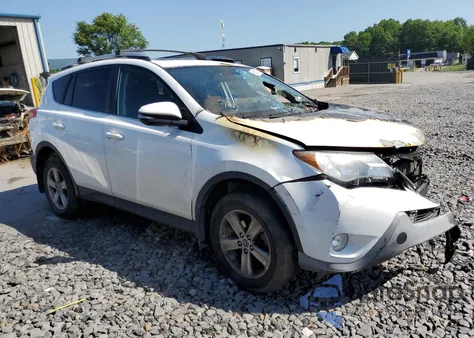 2015 Toyota Rav4 Xle z USA, uszkodzony, nr VIN 2T3RFREV9FW240232